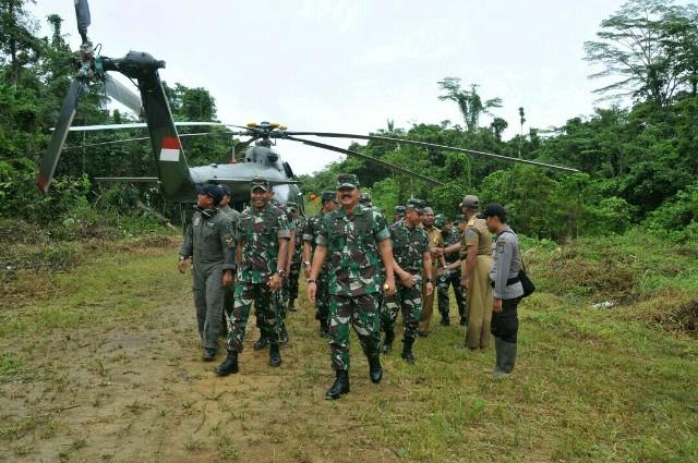 Panglima TNI Tinjau Lokasi Pangkalan TNI di Papua