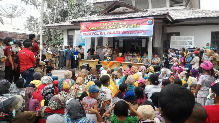 Kapolda Sumut Beri Bantuan Sembako kepada 700 Warga Desa Payung