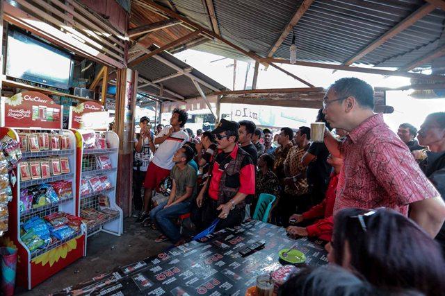 Bersama Warga, Djarot dan Sihar Sitorus Nobar Laga PSMS VS Persebaya di Laguboti