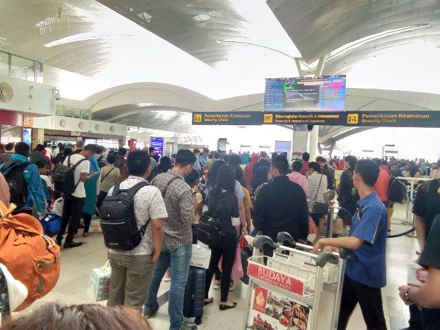 Libur Imlek, Penumpang Padati Bandara Kualanamu