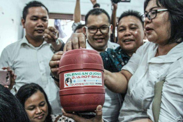 Relawan Kumpulkan Uang Koin untuk Djarot-Sihar