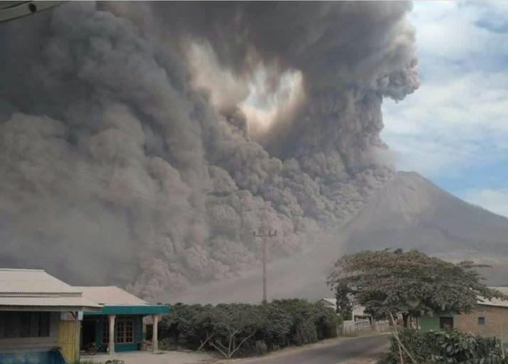 Gunung Sinabung Erupsi, Ini Dampak Abu Vulkanik Terhadap Kesehatan