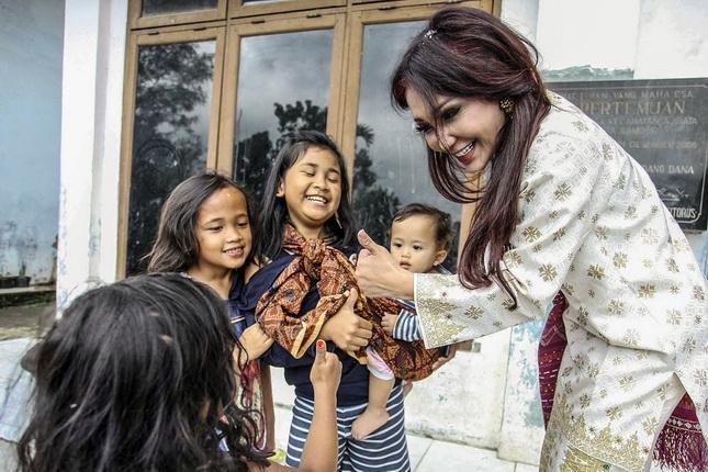 Istri Sihar Sitorus: Anak Tempat Kita Menorehkan Harapan