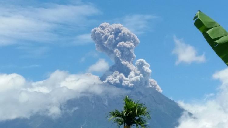 Gunung Agung Kembali Erupsi, Semburkan Abu  Setinggi 1.500 Meter