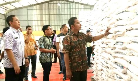 Bupati Tapteng Launching Penyaluran Perdana Bansos Rastra untuk 23.367 KK Warga 
