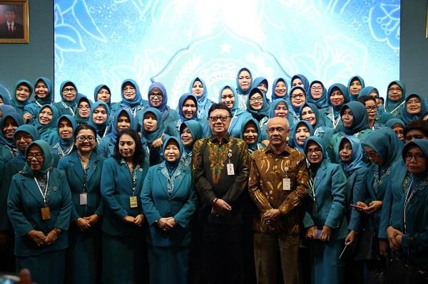 Mendagri Minta Ibu-Ibu Cermat Terima Informasi, Terutama Melalui Medsos