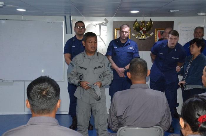 Kepala Bakamla Tinjau Latihan MTT USCG di Batam