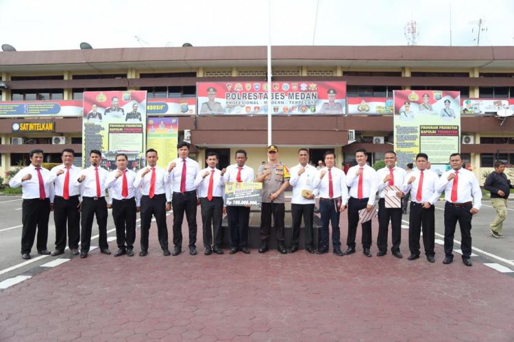 67 Personel Polrestabes Medan Dapat Penghargaan