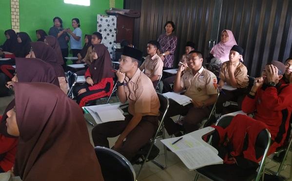 Di Depan Siswa MAN Karo, dr Lydia: Jangan Sekali-kali Mencoba Narkoba dan Seks Bebas