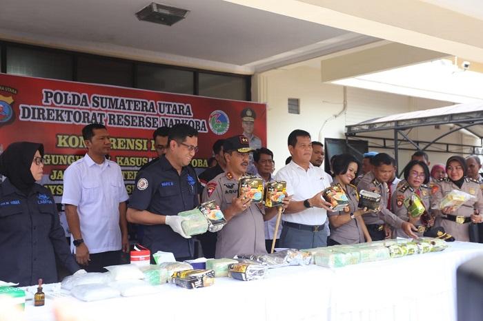 Sebanyak 33,5 Kg Sabu dan 13.500 Ekstasi Asal Malaysia Diamankan Poldasu