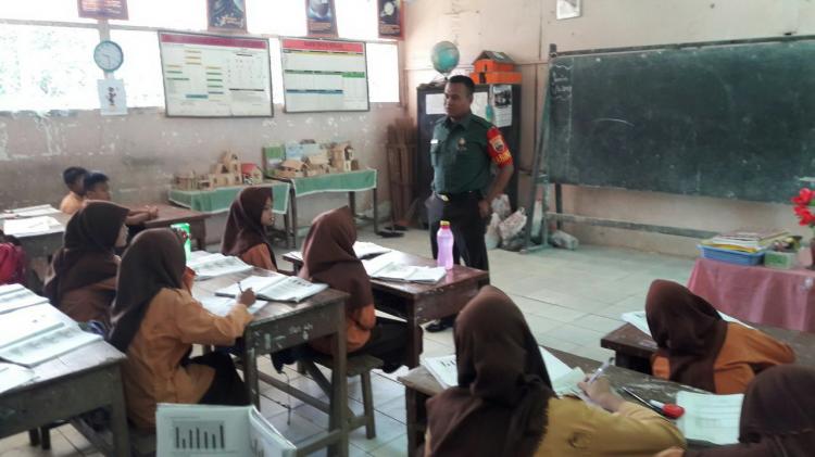 Kenalkan Pancasila dan NKRI, Babinsa 06 Bahorok Berikan Wawasan Kebangsaan ke Sekolah