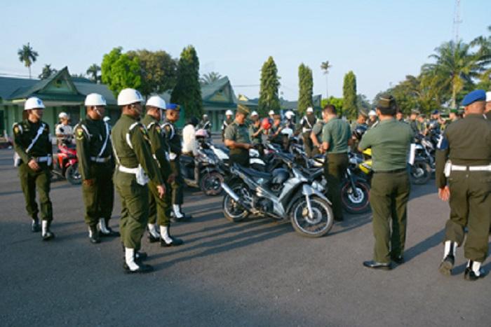 Denpom I/l Pematangsiantar Razia Kelengkapan Kendaraan di Makorem 022/PT