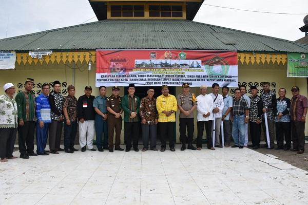 Ciptakan Pemilu 2019 yang Damai dan Kondusif, Wali Kota Tanjungbalai Bersama FKUB Sebar Spanduk ke Rumah Ibadah