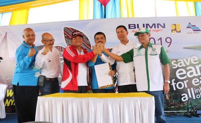 PT Inalum, Perum Jasa Tirta I dan Pemkab Samosir Tandatangani Perjanjian Kerjasama Tripartit Tentang Konservasi Danau Toba