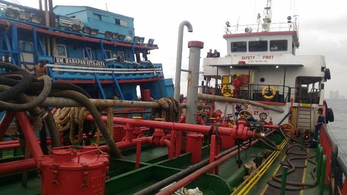 Bakamla RI Amankan 2 Kapal Diduga Sedang Transfer BBM di Teluk Jakarta