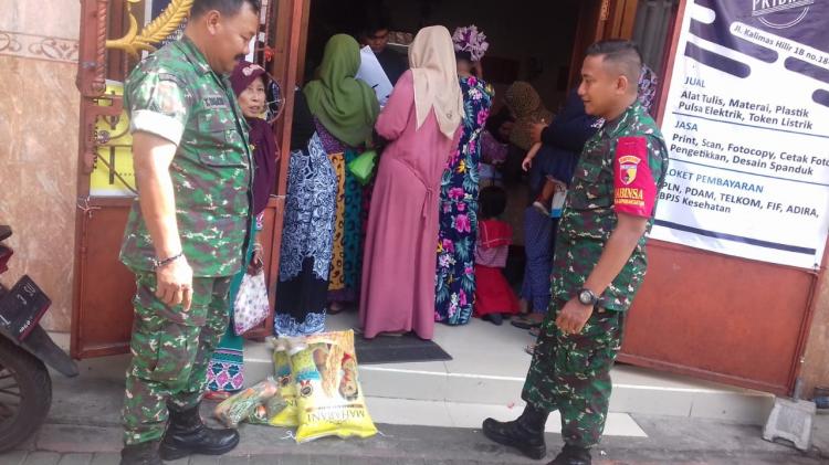 Babinsa Kawal Penyaluran Bantuan Pangan Nontunai