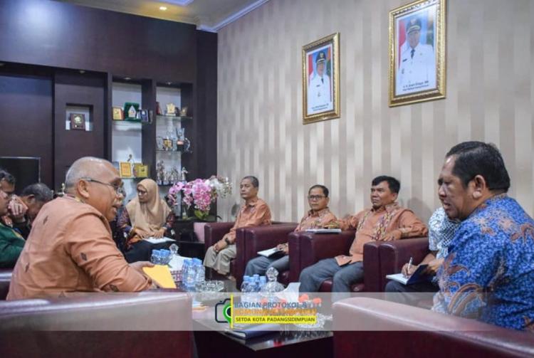 Walikota Padangsidimpuan Minta DRD Riset PKL dan PBB