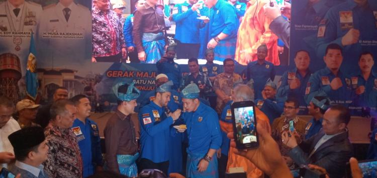 Usai Melantik Pengurus KNPI Sumut, Noer Fajriensyah Diberi Kejutan 