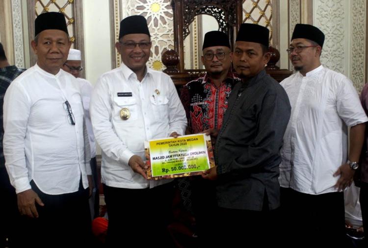 Safari Jumat, Akhyar Harapkan Doa Jemaah untuk dapat Bekerja Lebih Keras Lagi