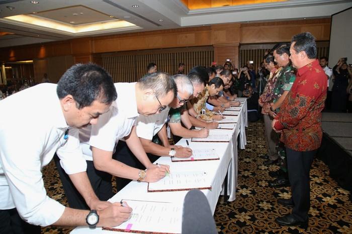 Panglima TNI Sebagai Saksikan Penandatanganan Force Down Pesawat Asing