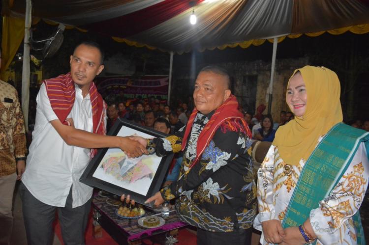 Hadir di Pesta Tahun Bulu Duri, Bupati Berikan Bantuan dan Mengajak Masyarakat Mendukung Lyodra Idol