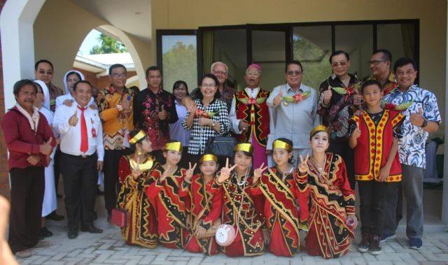 Bupati Nias Barat Bersama Uskup Sibolga Resmikan Klinik Pratama Sint Carolus Paroki Salib Suci