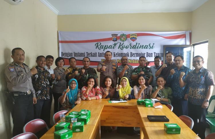 Polsek Medan Baru Bersama Kepala Sekolah Redam Tawuran Geng Motor