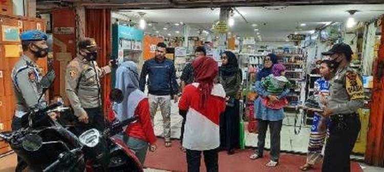 Kapolsek Kisaran Tertibkan Tempat Usaha Tak Patuhi Protokol Kesehatan