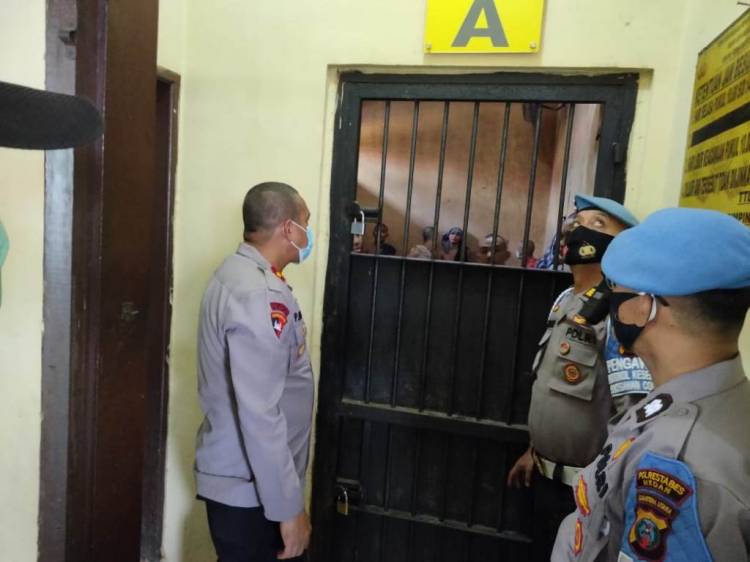 Propam Polrestabes Medan Sidak di Polsek Medan Helvetia