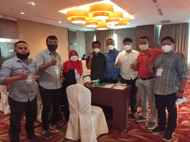 Ketua Pewarta Polrestabes Medan Bagikan Masker untuk Peserta UKW PWI Sumut