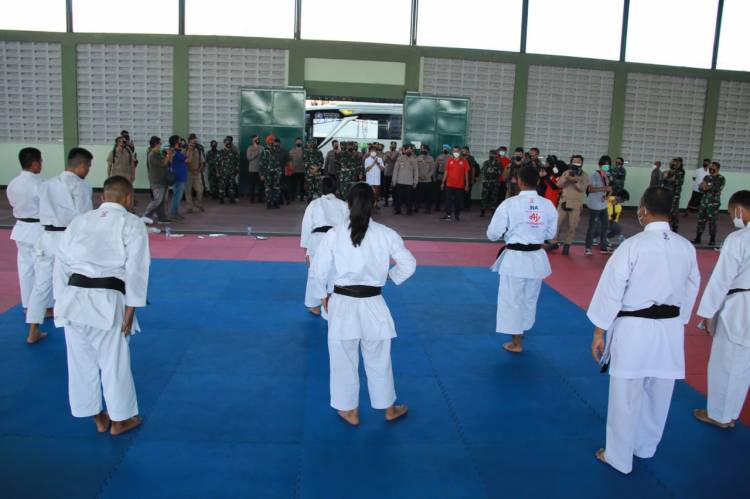Panglima TNI Bersama Kapolri Tinjau Pelatnas Karate di Bali