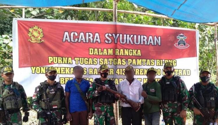 Satgas 413 Kostrad Pamit Pulang, Ternyata Kepala Suku Kampung Kufu Serahkan Senjata Rakitan dengan Sukarela