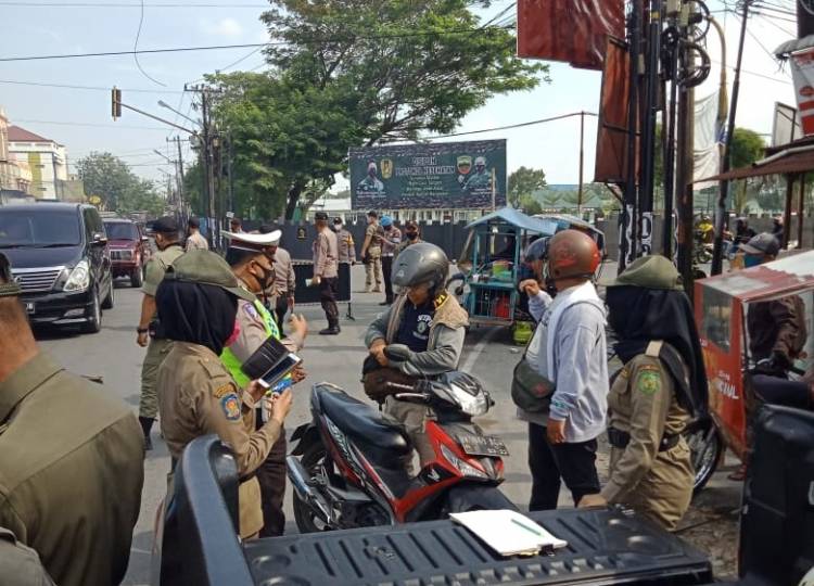 Operasi Yustisi Bersama 3 Pilar, Polsek Medan Helvetia Ingatkan Warga Terapkan Prokes