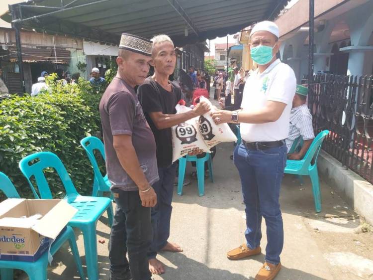 Ketua Pewarta Melayat di Rumah Almarhum Rizal Efendi Siregar dan Berikan Santunan