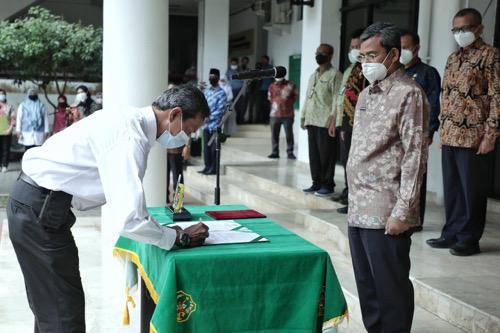 Plh Wali Kota Medan Serahkan SK Pengangkatan PPPK Pemko Medan, Wiriya Alrahman: Jangan Berleha-leha