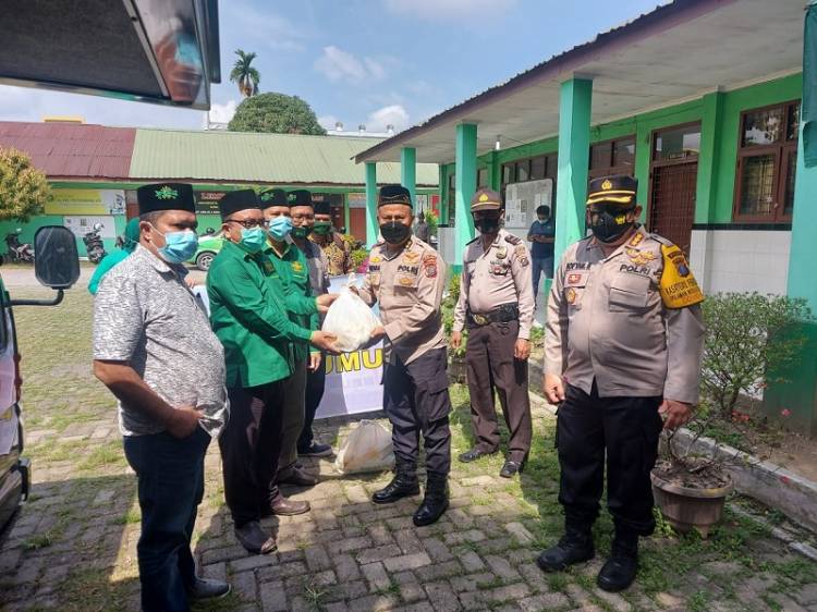 Harlah Perguruan NU ke-98, Dir Binmas Polda Sumut Serahkan Bantuan Sembako