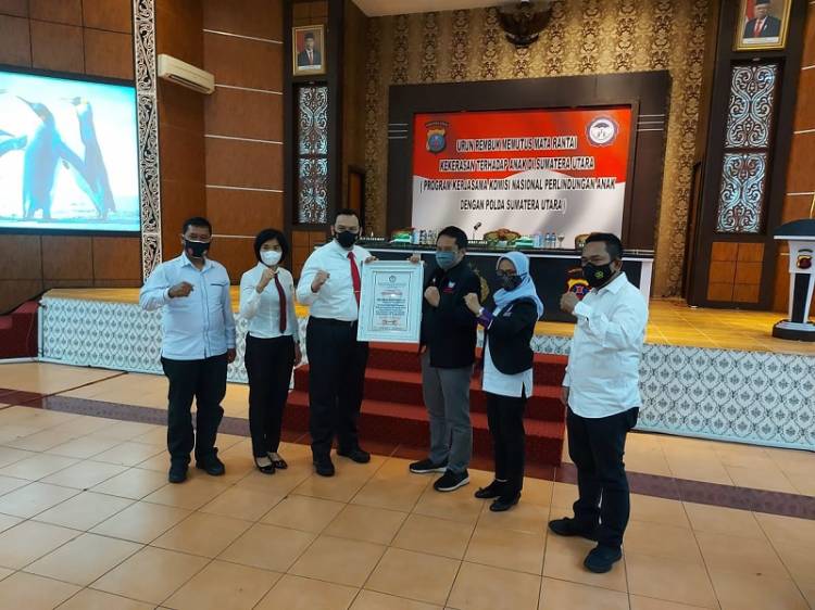 Kapolrestabes Medan, Kasat Reskrim dan Kanit PPA Terima Penghargaan dari Komnas Perlindungan Anak Indonesia