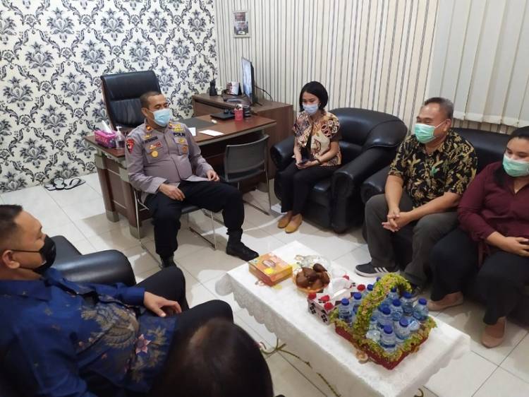 Kapolsek Medan Helvetia Jumat Berkah, Bantu Pembangunan Gereja GPdI Nafiri Allah Martubung