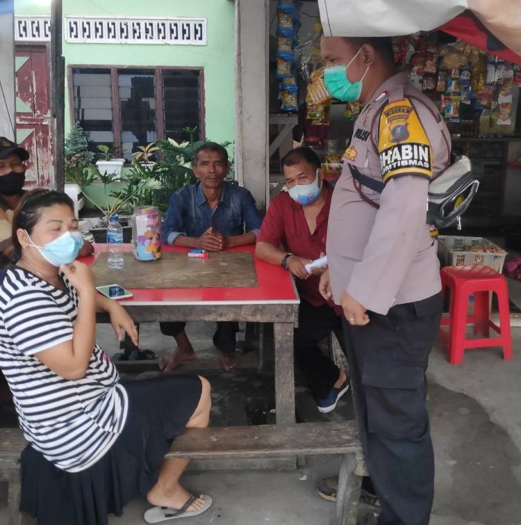 Personil Bhabinkamtibmas Polsek Medan Area Ajak Warga Patuhi Prokes