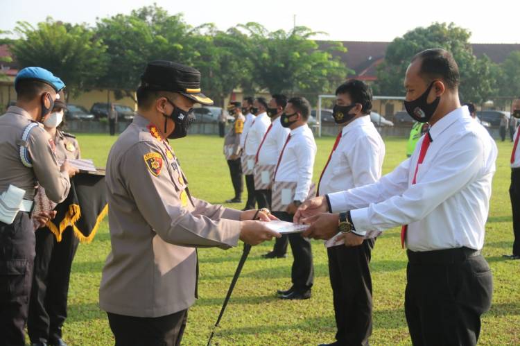 Berprestasi, 41 Personil Diberi Reward oleh Kapolresta Deli Serdang