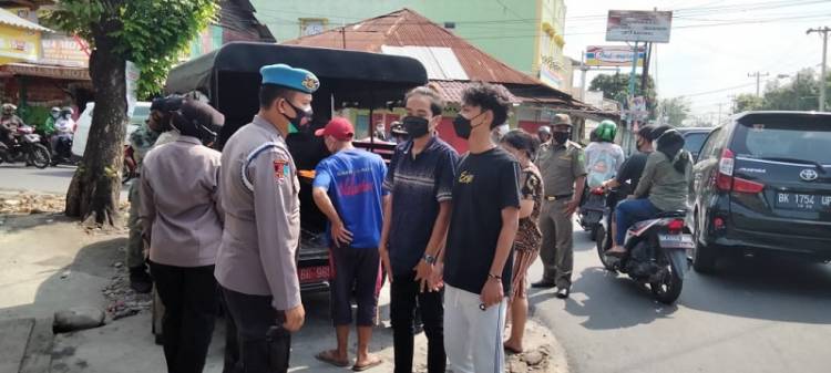 Razia Prokes, 22 Warga Terima Sanksi Sosial dari Polsek Medan Timur
