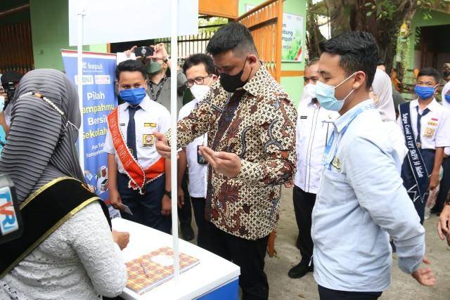 Walikota Medan Launching Gerakan Menabung Sampah di Bank Sampah Sekolah