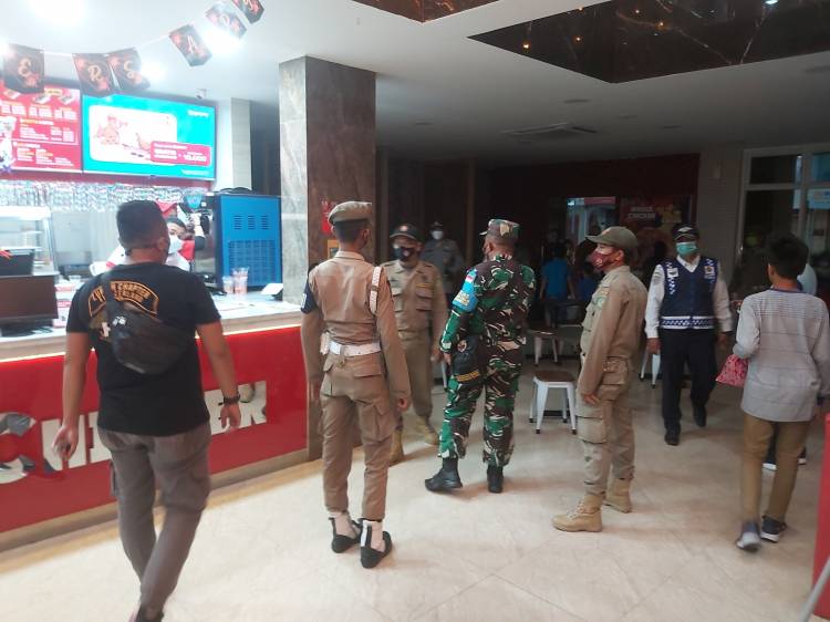 Tim Gabungan Kembali Gelar Operasi PPKM Level 3 di Sejumlah Tempat Keramaian di Medan