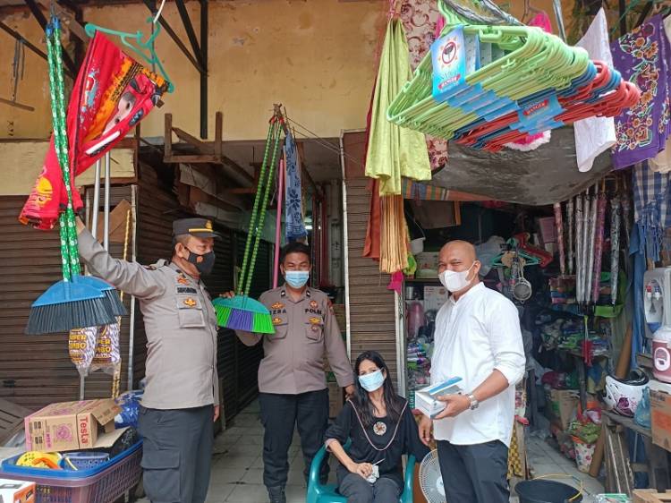 Polsek Medan Baru Kolaborasi dengan Pasar Pringgan, Pedagang dan Warga Diajak Terapkan Prokes