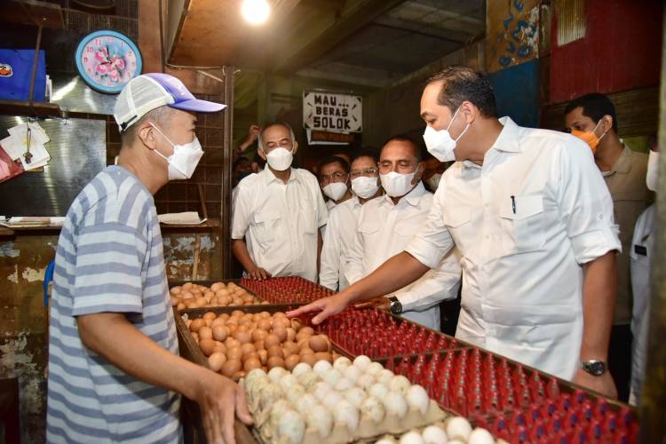 Tinjau Pasar Bersama Gubernur Edy Rahmayadi, Mendag Lutfi Minta Distribusi Minyak Goreng Terus Dikawal