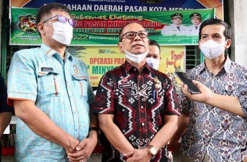 Pemko Medan Bersama PTPN IV Gelar Operasi Pasar Minyak Goreng di Pusat Pasar