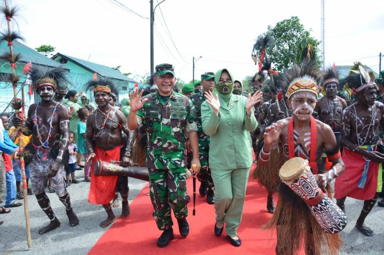 Danrem 174 Merauke Brigjen TNI Bangun Nawoko Pamitan kepada Prajurit dan Persit Kodim 1710/Mimika