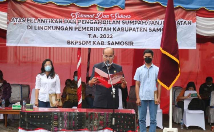 Lantik 213 Kepala Sekolah, Wabup Samosir : Kepala Sekolah Bukan Hanya Pintar Mengajar, Tapi Juga...