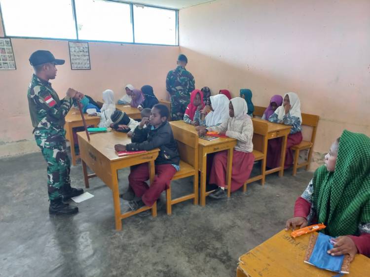 Satgas Kodim Yalimo Yonif RK 751/VJS Beri Materi Wawasan Kebangsaan Kepada Generasi Muda