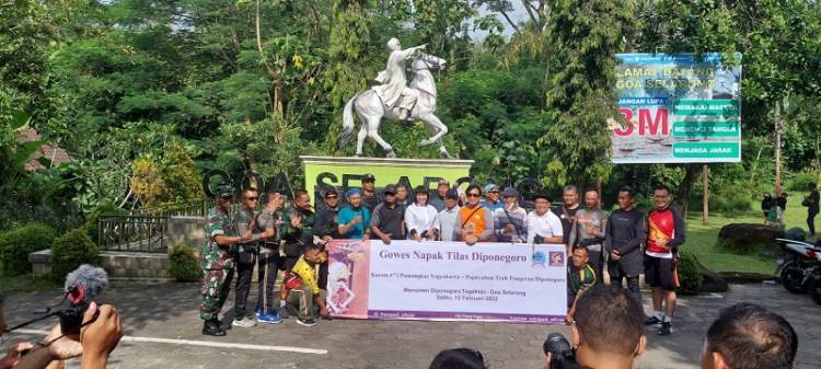 Napak Tilas Pangeran Diponegoro, Korem 072/Pamungkas Laksanakan Gowes Historis dan Aksi Baksos di Goa Selarong Bantul
